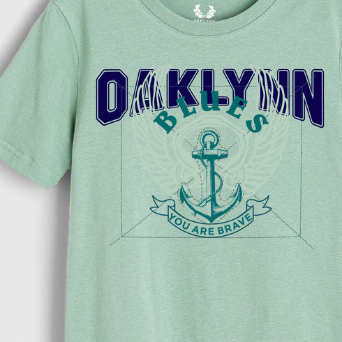 OAKLYNN SIGNATURE GRAPHIC T-SHIRT