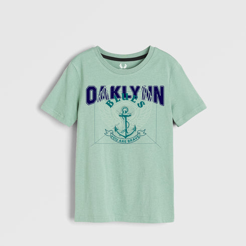 OAKLYNN SIGNATURE GRAPHIC T-SHIRT