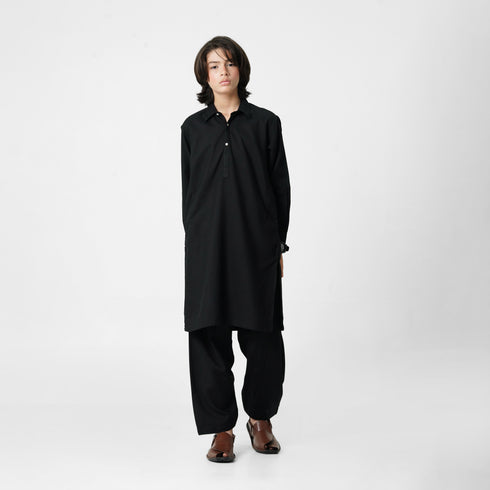 The Oaklynn boys black wash and wear suit