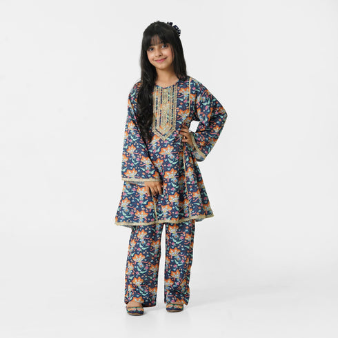 Comfortable girls eastern outfit for Eid and family gatherings