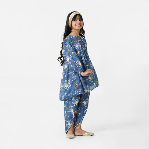Comfortable girls eastern outfit for Eid and family gatherings