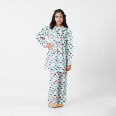 Comfortable girls eastern outfit for Eid and family gatherings